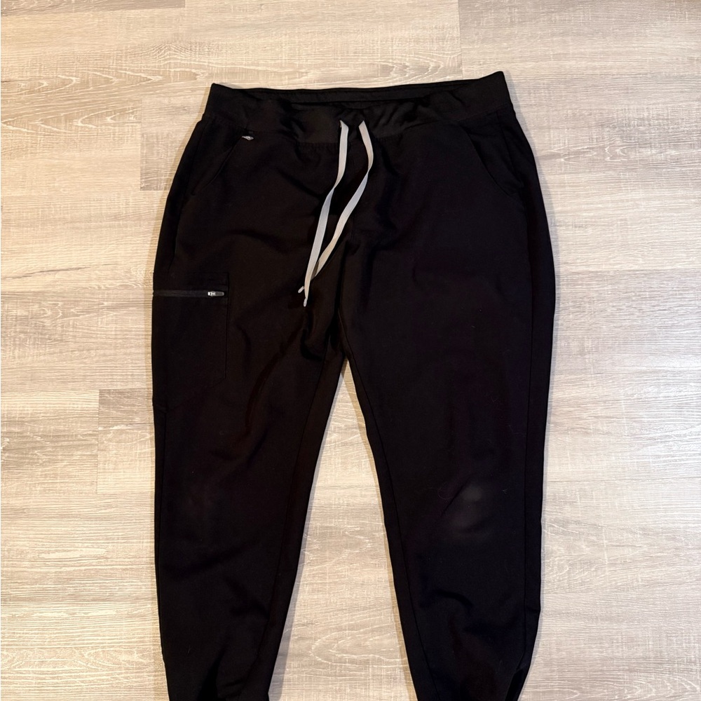 FIGS Zamora Black Joggers - Picture 2 of 4